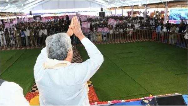 சித்தராமையா பங்கேற்ற நிகழ்ச்சியில் கூட்ட நெரிசல்.. 11 பேர் மயக்கம்! தட்சிண கன்னடாவில் பரபரப்பு