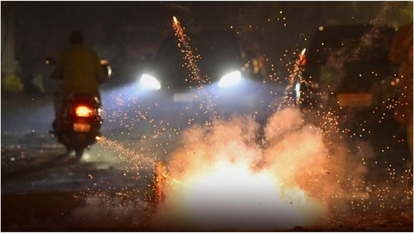 தீபாவளி கொண்டாட்டம்! சென்னை உட்பட.. தமிழகம் முழுவதும் 13 இடங்களில் தீ விபத்து பதிவு!