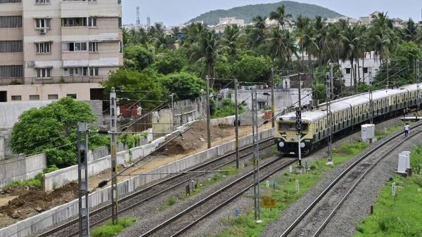 கிளாம்பாக்கம் ரயில் நிலையம் திறப்புக்கா காத்திருங்கீங்களா.. தெற்கு ரயில்வே வெளியிட்ட குட்நியூஸ்