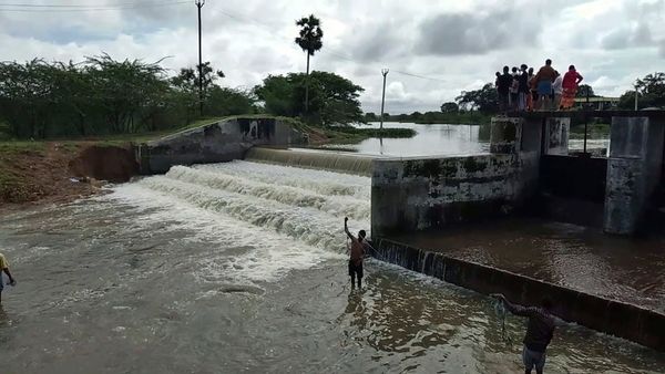 செம்பரம்பாக்கம் மட்டுமல்ல.. சென்னை அடையாறு ஆற்றில் வெள்ளப்பெருக்கு உருவாக காரணமான ஏரிகள்