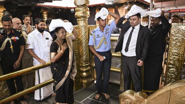 சபரிமலைக்குச் சென்ற குடியரசு தலைவர்! டிஎஸ்பியின் பதிவால் கேரள அரசியலில் பரபரப்பு! பரபரப்பான பாஜக!