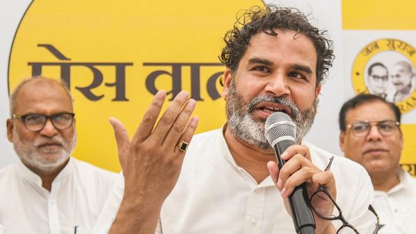 பிரசாந்த் கிஷோர் கடைசி நேரத்தில் கொடுத்த ட்விஸ்ட்.. பீகார் தேர்தலில் போட்டி இல்லையாம்! என்ன காரணம்