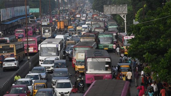 சொந்த வாகனத்தில் பயணிகளை ஏற்றினால் ரூ. 25000 அபராதம்.. போக்குவரத்து துறை எச்சரிக்கை