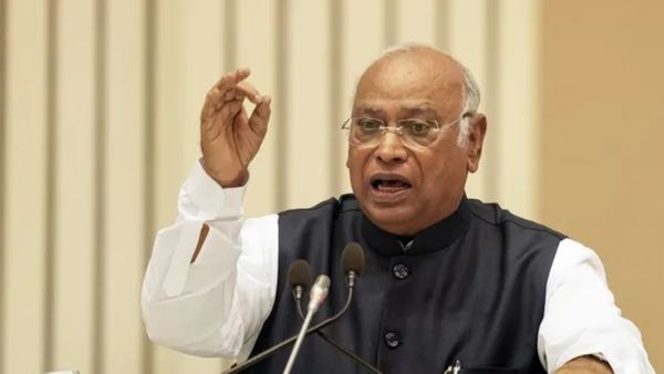 ‛பேஸ்மேக்கர்’ கருவியில் மல்லிகார்ஜூன கார்கே.. பெங்களூர் மருத்துவமனையில் திடீர் அறுவை சிகிச்சை