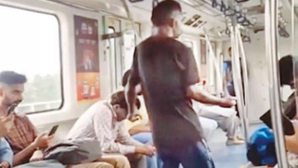 பெங்களூர் மெட்ரோ ரயிலில் பிச்சைக்காரரை கண்டதுமே திகைத்த பயணிகள்.. பெங்களூருவாசிகளுக்கு வந்த சந்தேகம்