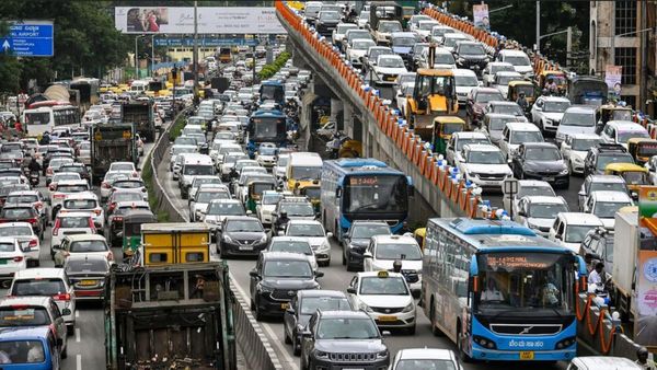 வெறும் 7 கிமீ கடக்கவே 1.5 மணிநேரம்! காரில் நிறைமாத கர்ப்பிணி! பெங்களூர் டிராபிக்கால் பரிதவித்த கணவர்