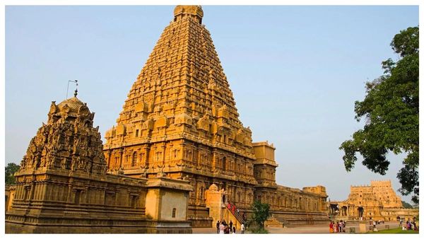 ராஜராஜ சோழனின் 1040 ஆவது சதய விழா.. நவம்பர் 1 ஆம் தேதி உள்ளூர் விடுமுறை அறிவிப்பு