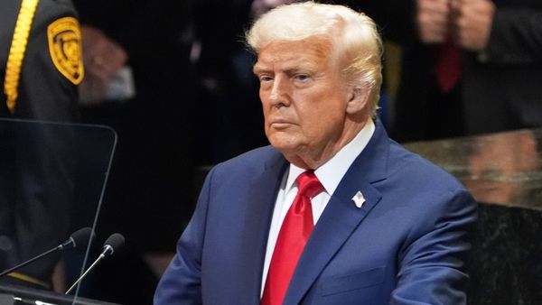 தடாலடியாக 25% புதிய வரிகளை அறிவித்த டிரம்ப்.. இரவோடு இரவாக உத்தரவு.. இந்தியாவுக்கு மேலும் பாதிப்பு?