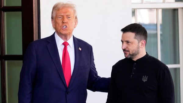 உக்ரைன் மேப்பை விட்டு எறிந்த டிரம்ப்.. 