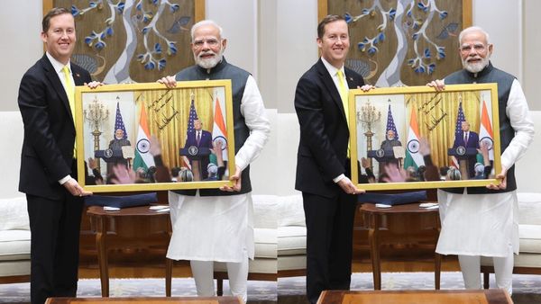 You Are Great.. மோடிக்கு, டிரம்ப் அனுப்பிய கிப்ட்.. என்ன எழுதி இருக்குனு பாருங்க!