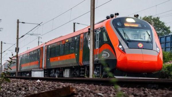 கோவில்பட்டி மக்களுக்கு குட் நியூஸ்.. வந்தே பாரத் ரயில் நாளை முதல் 2 நிமிடங்கள் நின்று செல்லும்!