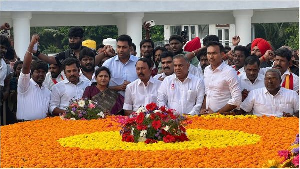 அதிமுகவின் அடையாளத்தை குறி வைத்த தவெக.. முதல்முறையாக அண்ணா, எம்ஜிஆர் நினைவிடத்தில் மரியாதை!