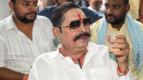 இரவோடு இரவாக சுற்றி வளைத்த போலீசார்.. ஆளும் ஜேடியு வேட்பாளர் அதிரடி கைது.. கொலை வழக்கில் பரபரப்பு