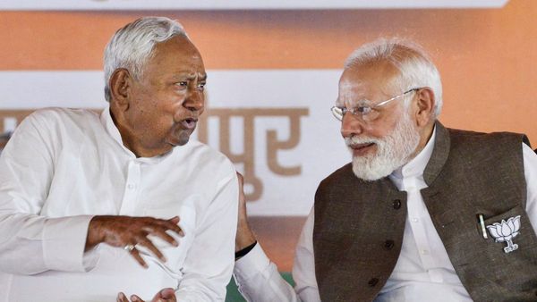 தனிப்பெரும் கட்சியாக உருவெடுத்த பாஜக.. நிதிஷ் குமார் முதல்வர் பதவி பறிக்கப்படுமா? திடீர் ட்விஸ்ட்
