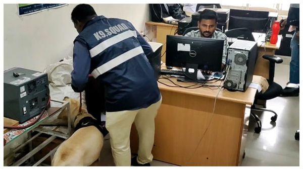 பதைபதைக்கும் கோவை.. கலெக்டர் ஆபீஸுக்கு 9வது முறையாக மீண்டும் வந்த வெடிகுண்டு மிரட்டல்