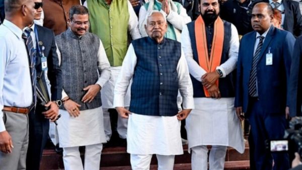 பீகார் மாநில முதல்வராக.. 10வது முறையாக பதவியேற்றார் நிதிஷ்குமார்! தலைவர்கள் வாழ்த்து