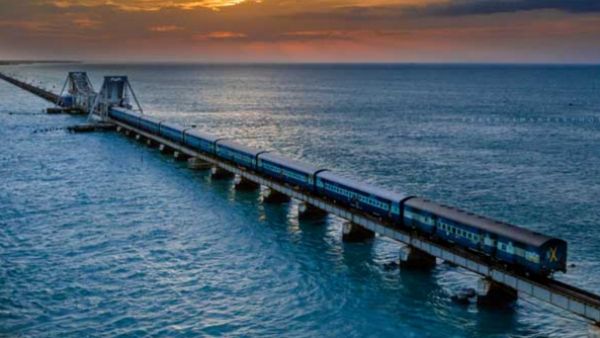 Pamban bridge: பாம்பன் பாலத்தில் ரயில் சேவைகள் திடீர் நிறுத்தம்! வேறு எங்கு நிற்கும்?