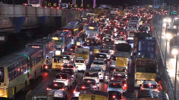 ஸ்தம்பித்த ஜிஎஸ்டி சாலை.. சென்னை பெருங்களத்தூரில் 3 கி.மீ தொலைவுக்கு வரிசை கட்டி நின்ற வாகனங்கள்