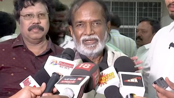 Gangai Amaran: இப்படி பார்த்தால் எப்படி? பிரஸ் மீட்டிங்கில் கோபமான கங்கை அமரன்.. திட்டி தீர்க்கும் ரசிகர்கள்