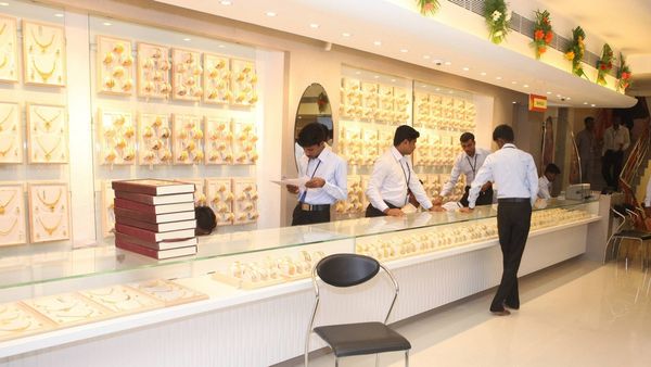 தமிழ்நாட்டில் 5 ஆண்டுகளில் பெரிய தங்க நகைக்கடைகள் பல ஊர்களில் கிளைகளை தொடங்கியது எப்படி?