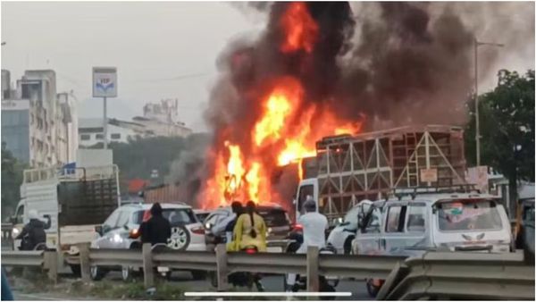 அடுத்தடுத்து மோதிய 8 வாகனங்கள்.. புனேவில் பயங்கர விபத்து! 7 பேர் பரிதாப பலி