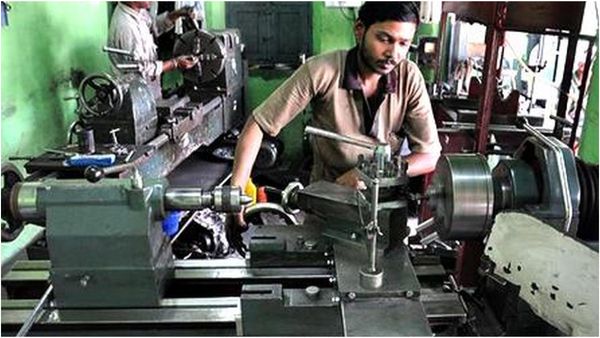 கர்நாடகாவில் பஞ்சாயத்தை கிளப்பிய புதிய தொழிலாளர் சட்டம்! குறைந்தபட்ச ஊதியத்தை இழக்கும் தொழிலாளர்கள்