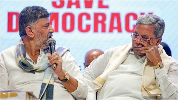 சித்தராமையா வேண்டாம்.. முதல்வராகும் சிவக்குமார்? டெல்லியில் நடக்கும் மூவ்! திடீர் அரசியல் பூகம்பம்