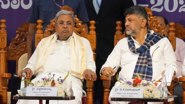 கர்நாடகாவில் உடையும் காங்கிரஸ்? 