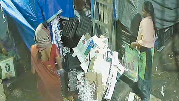 கோயம்பேடு சந்தையில் இரவில் இப்படியுமா பெண்கள்.. வியாபாரிகளை விக்கித்து போக வைத்த சம்பவம்