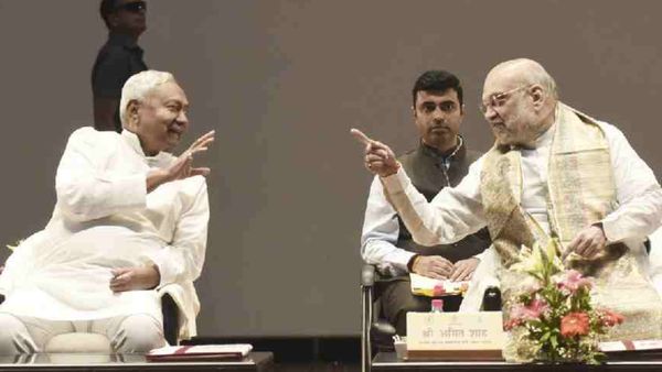 PM போஸ்டா? CM சீட்டா? பாஜகவை பணிய வைத்த நிதிஷ்குமார்! ஆனாலும்.. நினைச்சதை முடிச்சுட்டாரே அமித்ஷா!