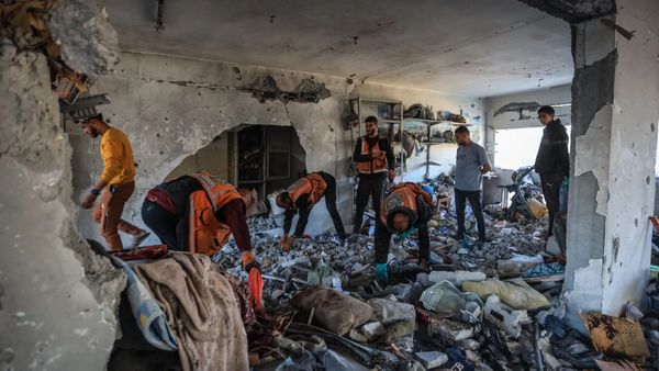 கேட்கும் போதே நடுநடுங்குதே.. காசாவில் கல்லறைகளான கட்டிடங்கள்! சிதறிக்கிடந்த 10 ஆயிரம் உடல்கள்!