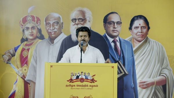 ஆயிரம்.. ரெண்டாயிரம் இல்ல! வீட்டுக்கொரு டூவிலர் தரும் விஜய்! தவெக தேர்தல் வாக்குறுதிகள் இது தானா?