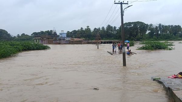 தாமிரபரணியில் தாறுமாறு வெள்ளம்..குறுக்குத்துறை முருகன் கோவிலே மூழ்கிருச்சு! இன்னும் சம்பவம் இருக்கு!