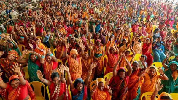 பீகார் 2ஆம் கட்ட தேர்தல்.. 122 தொகுதிகளில் வாக்குப்பதிவு தொடக்கம்! ஆர்வத்துடன் வாக்களிக்கும் மக்கள்!