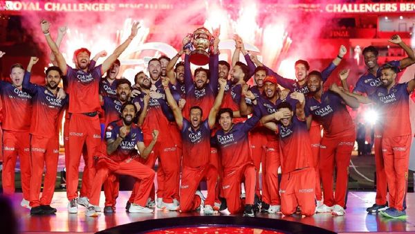 வசமாக சிக்கும் RCB..கூட்ட நெரிசல் வழக்கில் ரெடியான குற்றப்பத்திரிகை.. 2,200 பக்கத்தால் புதிய சிக்கல்