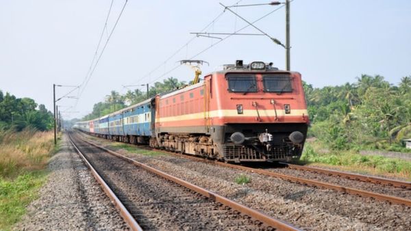 இருமுடி, தைப்பூசம்.. மேல்மருவத்தூரில் 57 விரைவு ரயில்கள் நின்று செல்லும் - தெற்கு ரெயில்வே அறிவிப்பு