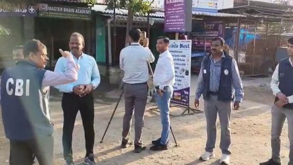 வேலுச்சாமி புரத்தில் காலையிலேயே சாலையை அளக்க வந்த சிபிஐ அதிகாரிகள்! 2வது நாளாக கரூரில் இன்று விசாரணை