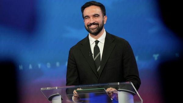 நியூயார்க் மேயராகும் முதல் முஸ்லீம்.. இந்திய பின்னணி.. திமுக ஸ்டைல் வாக்குறுதி.. யார் இந்த மம்தானி?