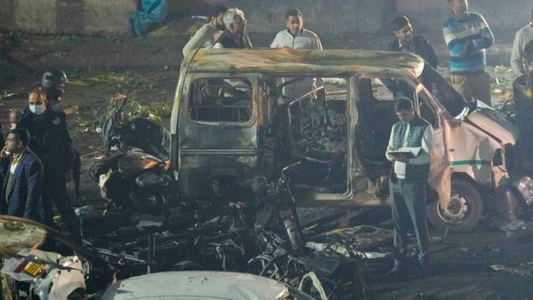 ’துப்பாக்கி’ பாணியில் ஸ்கெட்ச்.. டெல்லியோடு 4 நகரங்களை குறிவைத்த உமர்! 2 டன் வெடிமருந்துடன் கார்!