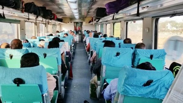 ஓடும் ரயிலில் உடல் நலம் பாதிக்கப்பட்டால்..மருத்துவ சிகிச்சை பெறுவது எப்படி? இப்படி செய்யுங்க போதும்