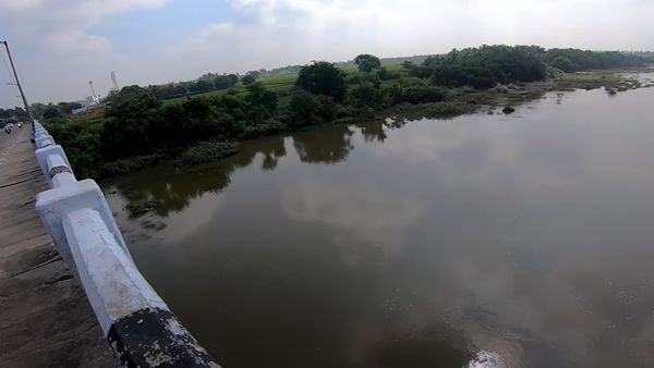 தாராபுரம் அமராவதி ஆற்றில் 64 புதைகுழிகள்.. நீர் ஆர்ப்பரித்து வரும்போது.. இப்படித்தான் நடக்குது