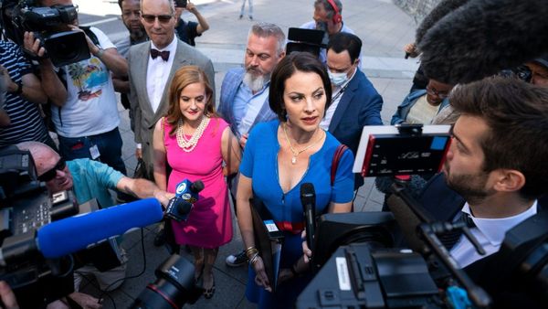 Epstein: 18 வயசுக்கு கீழேயுள்ள சிறுமிகள் டார்கெட்! பில் கிளிண்டன், பிரிட்டீஷ் இளவரசர்.. தனி தீவில் உல்லாசம்