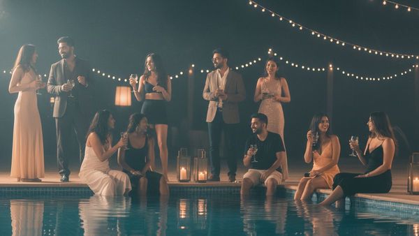 அறிமுகம் இல்லாத ஆண்-பெண்கள் சேர்ந்து உல்லாசம்! இன்ஸ்டா-வில் பதிவு செய்து உள்ளே போன நிருபர்! அடுத்து?