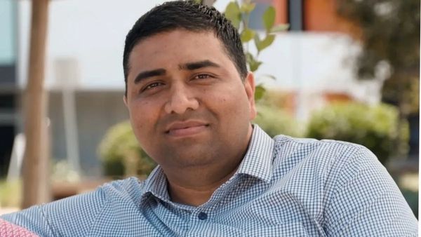 கியர் மாறுதே! AI துறைக்கு தலைவராக இந்தியரை நியமித்த ஆப்பிள்! பெங்களூரில் படித்தவராம்! இனிதான் ஆட்டமே