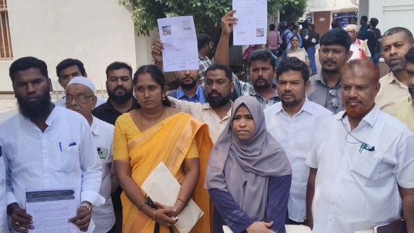 கோவை கரும்புக்கடையில் சட்டவிரோத ஆக்கிரமிப்பு.. ஆம்புலன்ஸ் கூட போக முடியவில்லை.. பறந்த புகார்