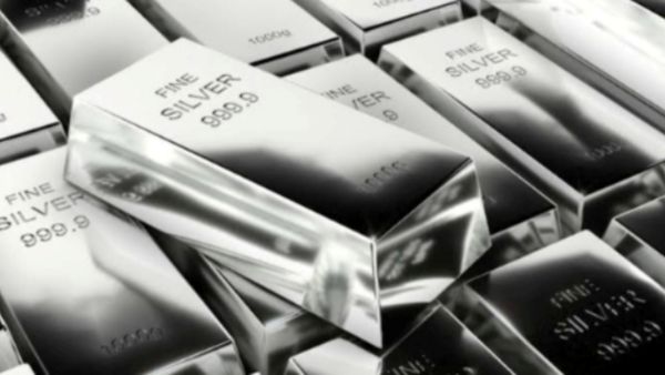 தங்கத்தையே பின்னுக்கு தள்ளிய வெள்ளி விலை .. சர்னு உச்சிக்கு போய் புதிய சர்ப்ரைஸ்.. காரணம் வேற போலயே