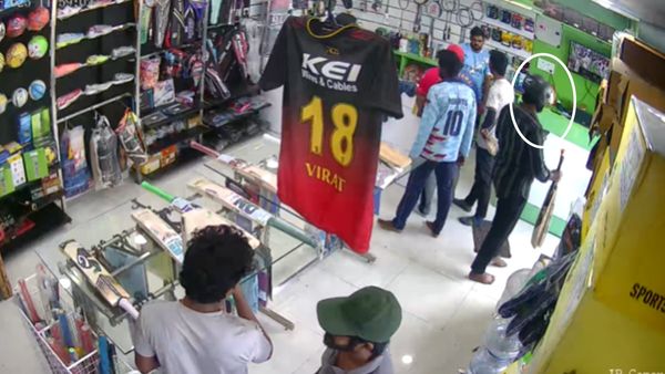 கடையை எப்ப சார் திறப்பீங்க.. மதுரவாயல் ஆட்டோ டிரைவர் போனிலிருந்து போன் கால்.. இறுதியில் ட்விஸ்ட்