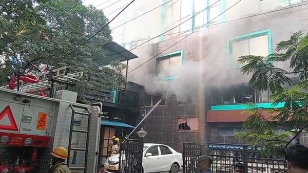 சென்னை ஜிஎஸ்டி ஆணையர் அலுவலகத்தில் தீ விபத்து.. 2.30 மணி நேரம் போராடி தீயை அணைத்த தீயணைப்பு வீரர்கள்