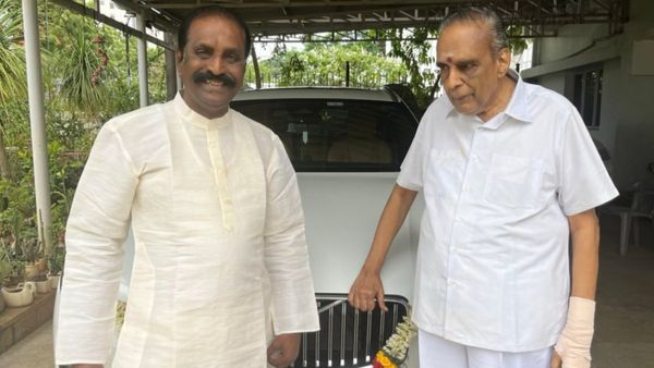 “ஏவிஎம் சரவணன் கையையே பார்த்துக் கொண்டிருந்தேன்.. கண்ணில் நீர் முட்டியது”.. வைரமுத்து உருக்கம்!