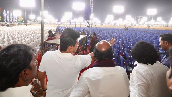 பிரமாண்டமாக நடக்கும் திமுக இளைஞரணி கூட்டம்.. இரவே வந்து ஏற்பாடுகளை பார்வையிட்ட உதயநிதி ஸ்டாலின்!